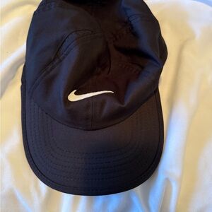 Nike dri fit featherlight hat